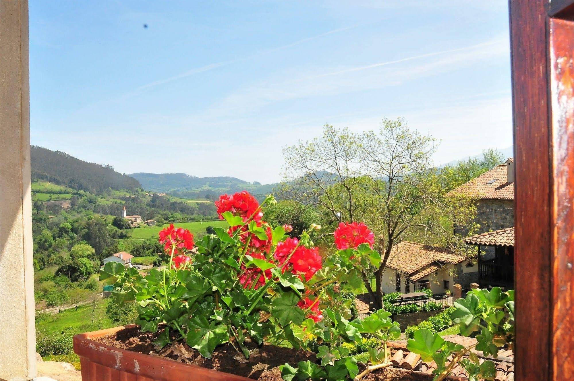 Casa Rural Llugaron I Miravalles 外观 照片